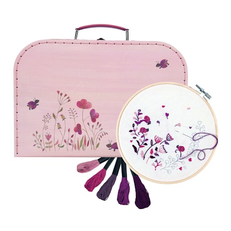 Egmont Toys Broderikit nyckelpiga