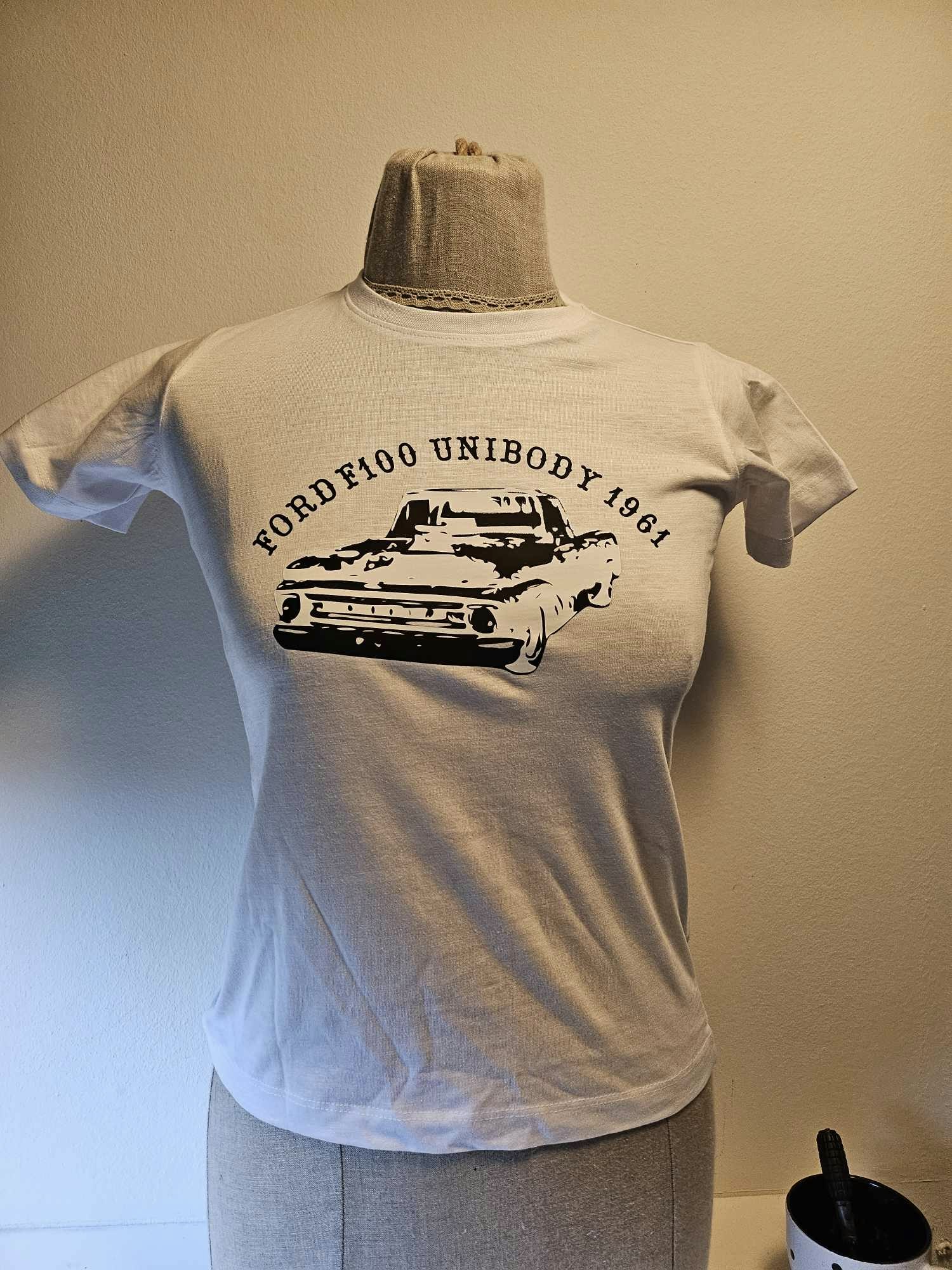 T-shirt - Ford F100 unibody 1961 (barn)