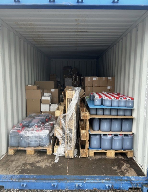 En container blir lastad…
