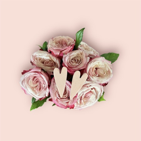 2-pack Rosa hjärtan blomsterpinnar 4,5 cm
