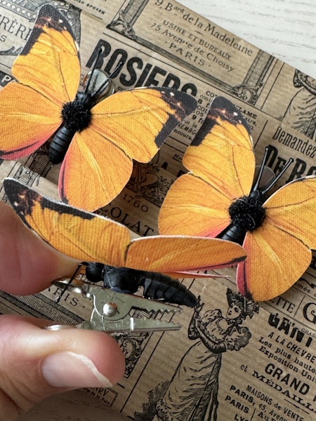 3-pack orange fjäril med clip 5 cm