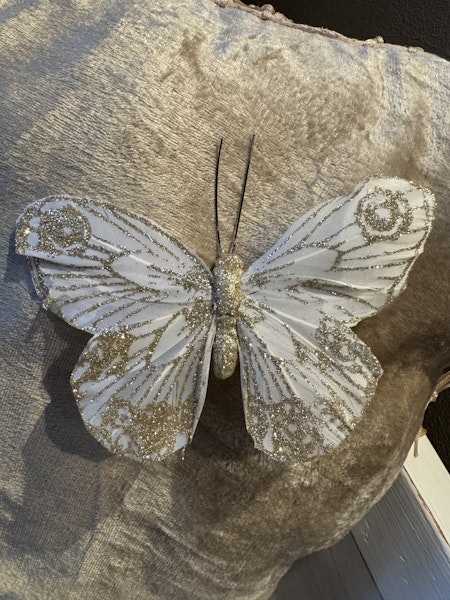 Vit glitterfjäril med clips 11 cm
