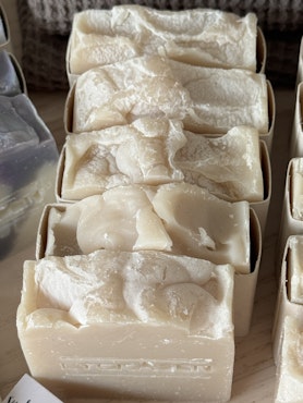 Handgjord Tvål Sheasmör – Naturlig, Vegansk & Plastfri 110 g
