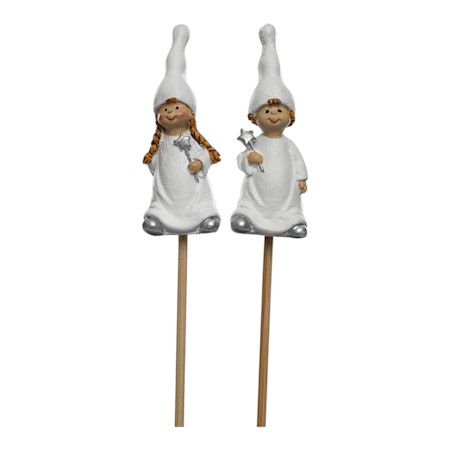 Två vita julfigurer med adventsstjärnor