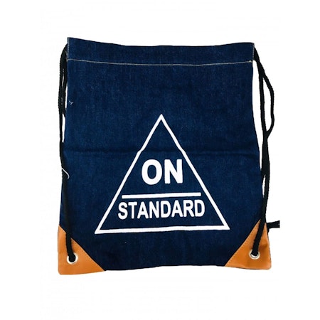 Gympapåse i Denim med texten 'ON STANDARD'