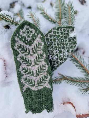 Pine tree mitts