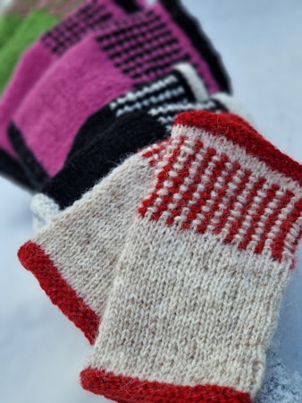 Noppa fingerless glove