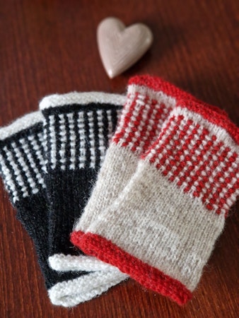 Noppa fingerless glove