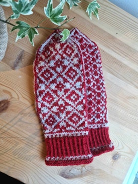 Vanten Vera (röd), damvante strl S/M