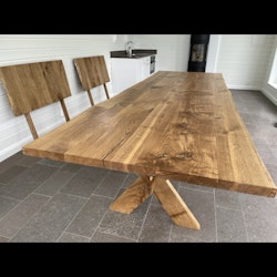 Matbord i rustik ek med eller utan förlängningsgavlar