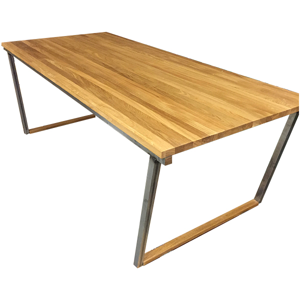 Matbord med stålställning