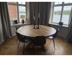 Runt i dia 140 med dubbla ilägg. Sidenmatt