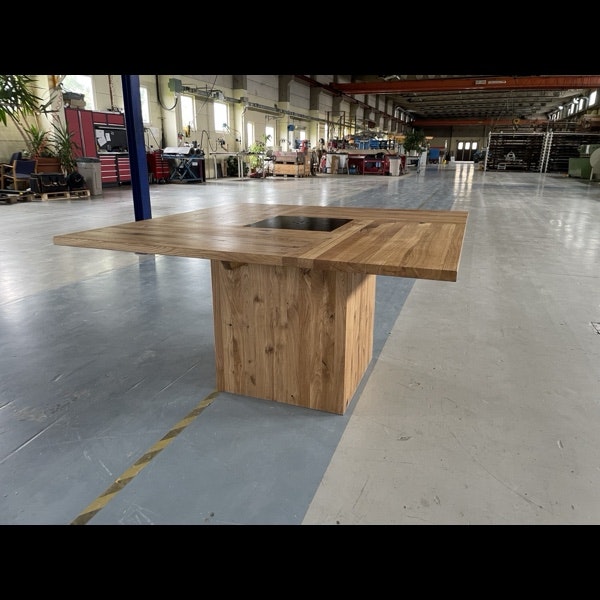 4 kantigt matbord i rustik ek.