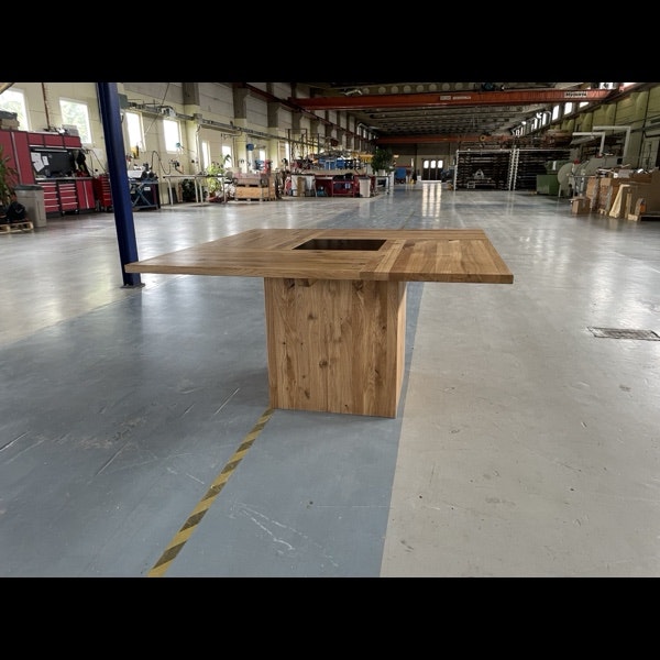 4 kantigt matbord i rustik ek.