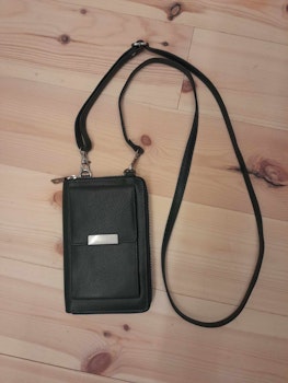 Lommebok/mobil veske fra Kvitfjell Handbags i mørk grønn
