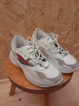 Multifarget og hvite Sneakers - dame