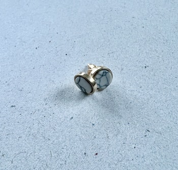 Runde studs med marmor motiv