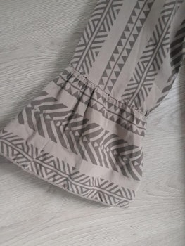 Tunika med beige mønster