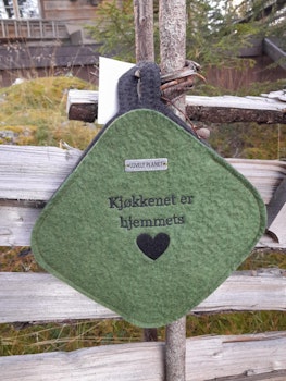 Grytekluter i ull «kjøkkenet er hjemmets hjerte»