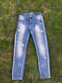 Glamorøs jeans fra Place du Jour - med broderte stjerner