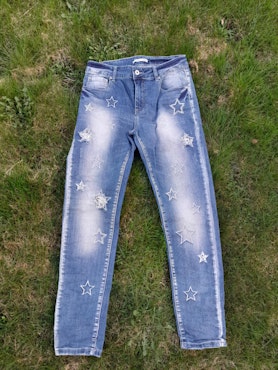 Glamorøs jeans fra Place du Jour - med broderte stjerner
