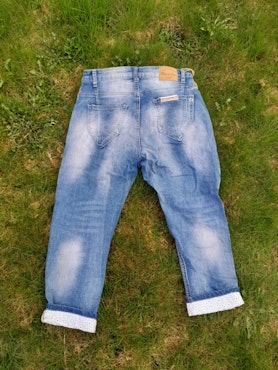 Capri jeans fra Place du Jour - med blonder og patchdetaljer