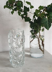 Vas med stora solrosor