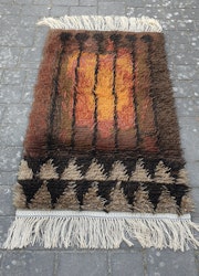 Birgitta Salenus ryamatta brun-röd 113X77 cm Svenskt hantverk kvalitet