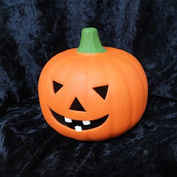 Pumpa i keramik mellan
