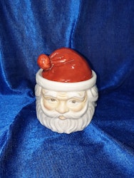 Skål med lock tomte där man lyfter på luvan