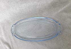 Litet glasfat/bricka i blått pressat glas (finns flera)
