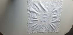 Duk med bred virkad kant 85x85 cm