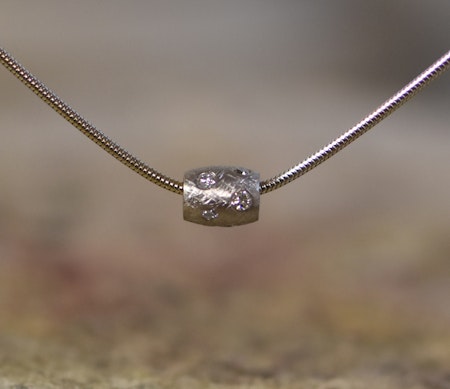 Hänge i vitguld med diamanter