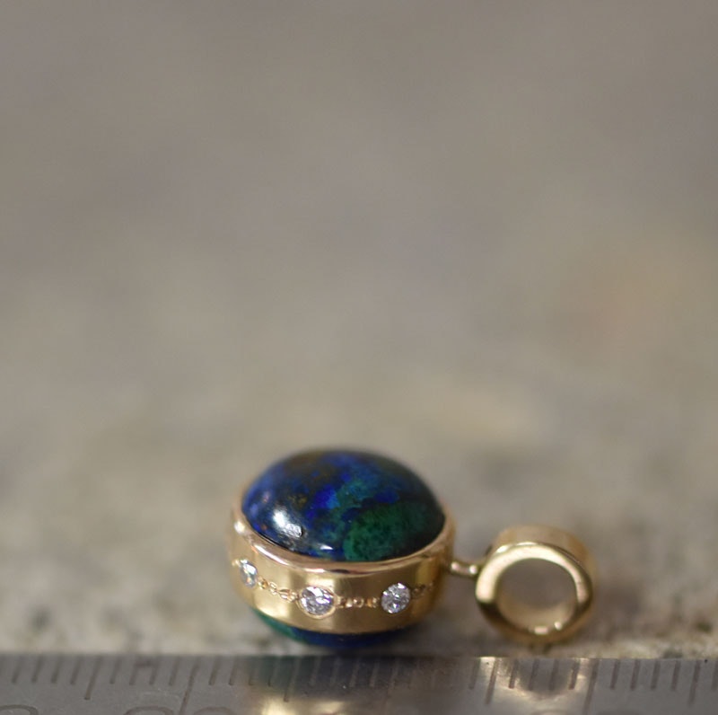 Guldhänge med diamanter och malakit+lapis lazuli