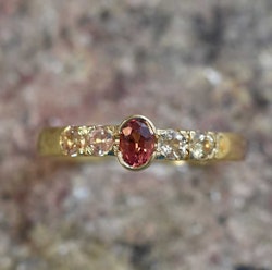 Guldring med safirer