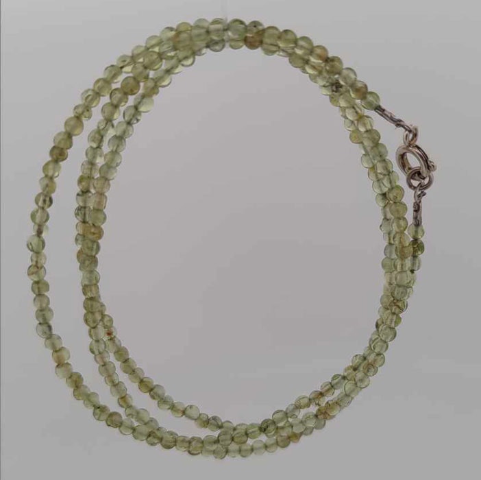 Halsband med peridoter