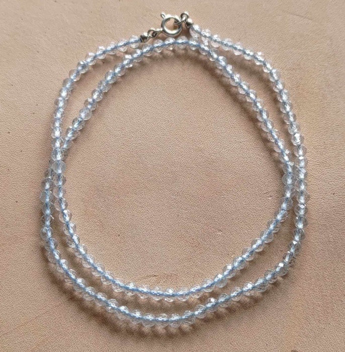 Halsband ljustblå