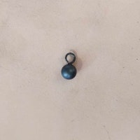 Hängen med olika runda ädelstenar 8 mm