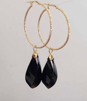 Förgyllda silverörhängen med stora droppslipade onyx