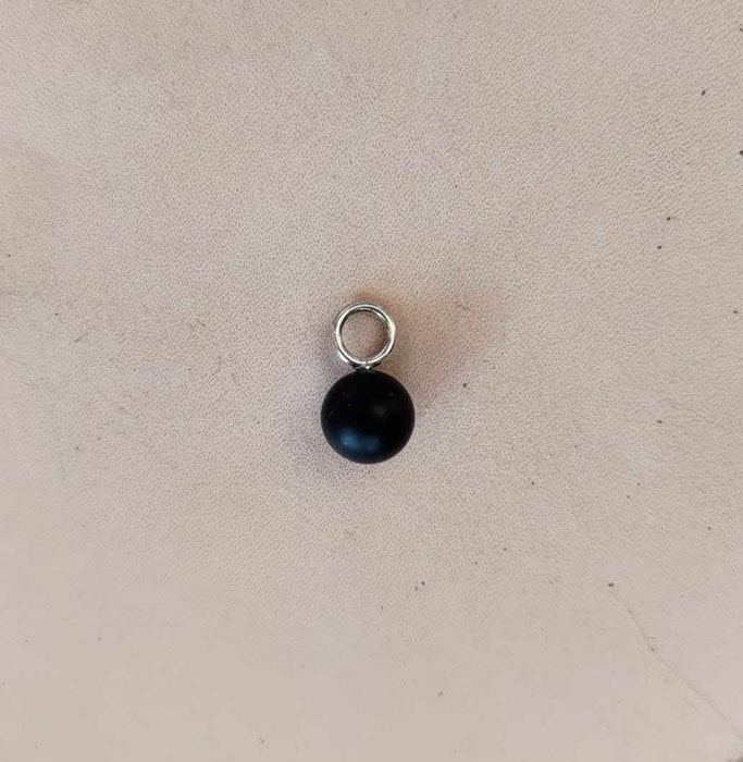 Hängen med olika runda ädelstenar 8 mm