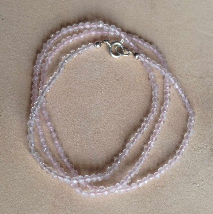 Halsband med rosenkvarts