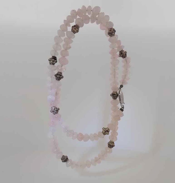 Halsband med rosenkvarts