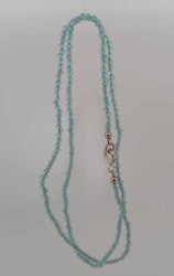 Halsband med blå topaser