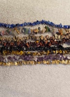 Halsband med olika stenar, lite blandat