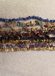 Halsband med olika stenar, lite blandat