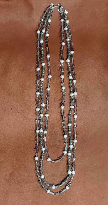 Halsband med rökkvarts, mossagat och pärlor