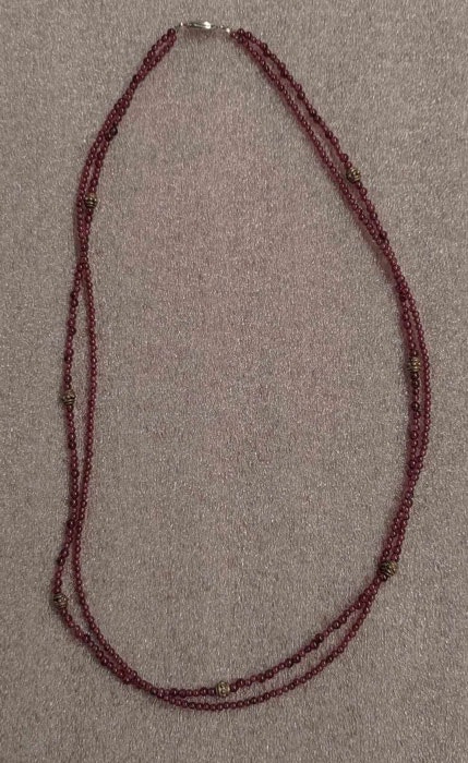 Halsband med äkta granater