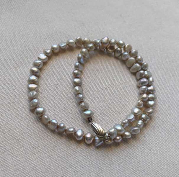 Halsband med barocka sötvatten pärlor