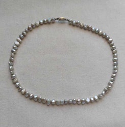 Halsband med barocka sötvatten pärlor