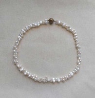 Pärlhalsband med "tvilling" pärlor